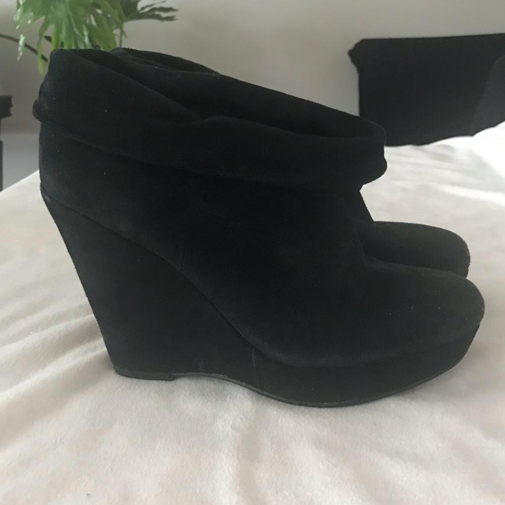 Kelsi Dagger black suede booties